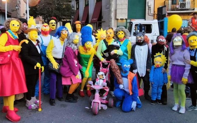 El grupo de Simpsons y allegados que la Peña Adebán hizo desfilar en el carnaval de Zaragoza. El grupo de Simpsons y allegados que la Peña Adebán hizo desfilar en el carnaval de Zaragoza.