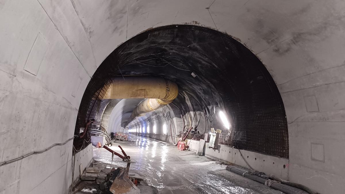 Interior de uno de los túneles del nuevo Topo, aún sin las vías.