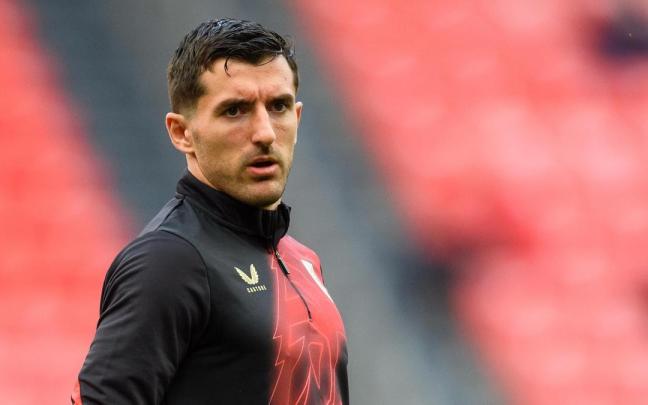 Vivian, durante el calentamiento. / Athletic Club Vivian, durante el calentamiento.