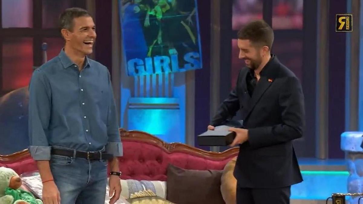 Pedro Sánchez y David Broncano, ayer en 'La Revuelta'