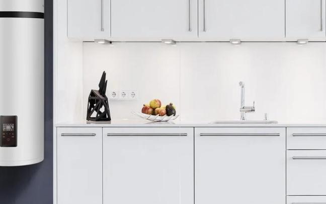 El aerotermo o bomba de agua (izquierda) es muy práctico y sostenible para cualquier hogar