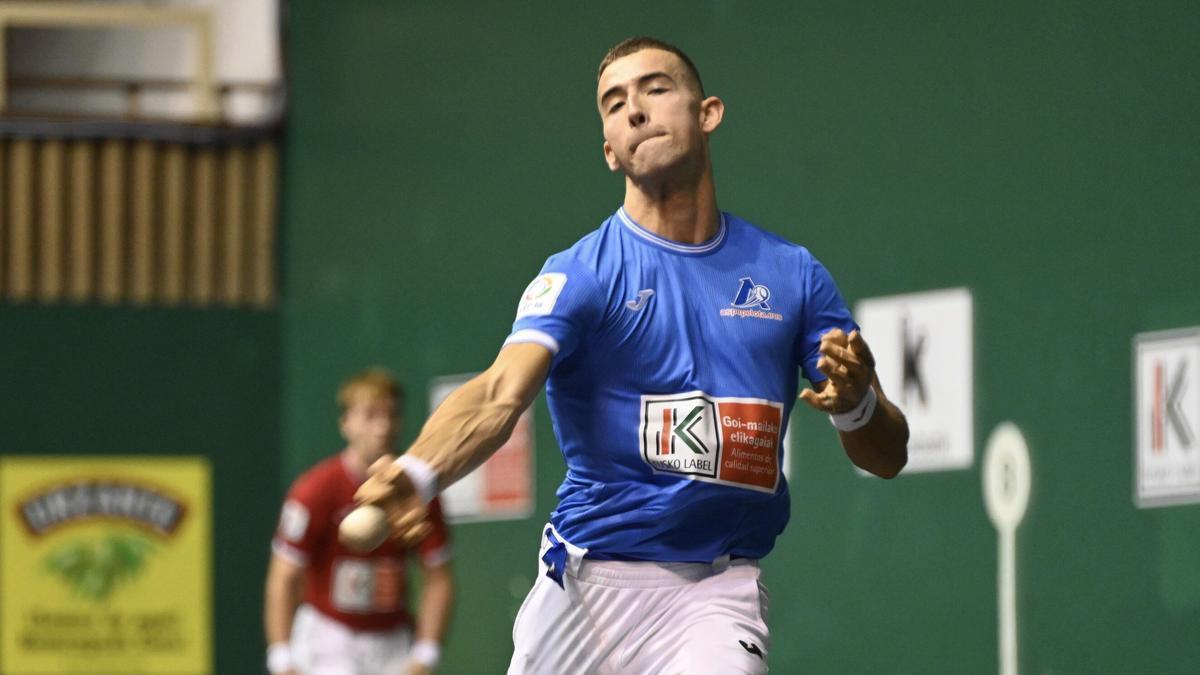 Xabier Rekalde se impone en su debut como profesional ante Joseba Aldabe en un partido correspondiente al Cuatro y Medio Serie B.