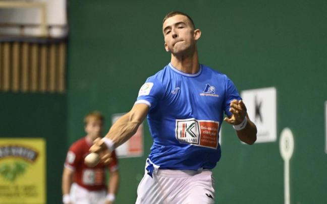 Xabier Rekalde se impone en su debut como profesional ante Joseba Aldabe en un partido correspondiente al Cuatro y Medio Serie B.