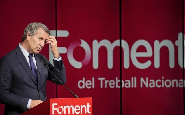 El presidente del PP, Alberto Núñez Feijóo, durante la conferencia que ha pronunciado en la sede de la patronal catalana Foment del Treball.