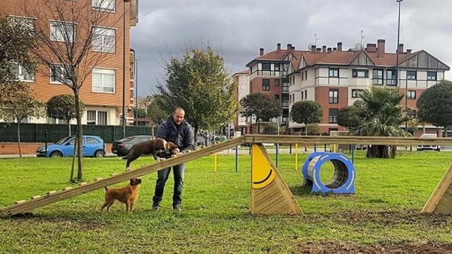 Etxebarri implanta y difunde una nueva regulación de las zonas de esparcimiento canino