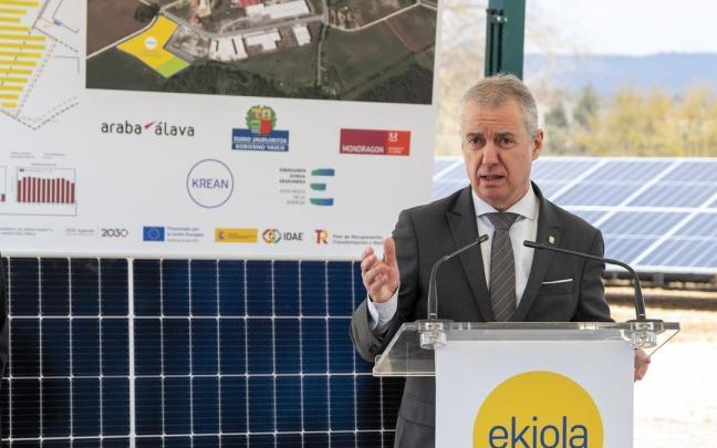 El lehendakari durante su visita a las obras de Ekiola Mendialdea. El lehendakari durante su visita a las obras de Ekiola Mendialdea.