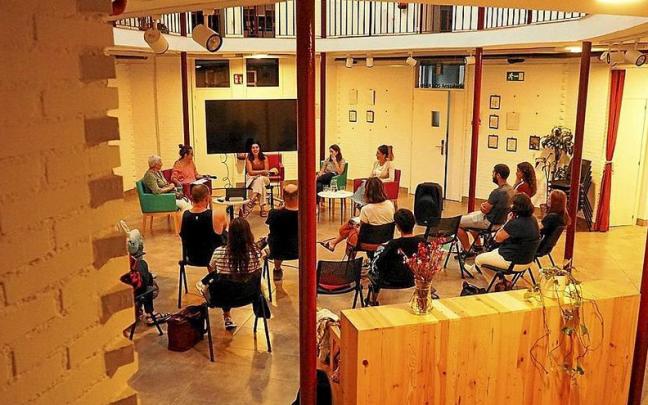 Una mesa redonda en Kulturarteko Plaza Feminista.