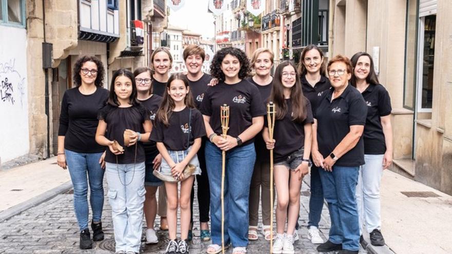 Integrantes de la asociación Pagoki, organizadoras del desfile de las antorcheras.