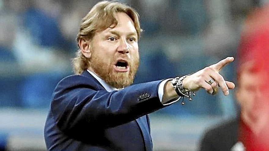 Karpin, durante un partido con la selección de Rusia. | FOTO: EFE