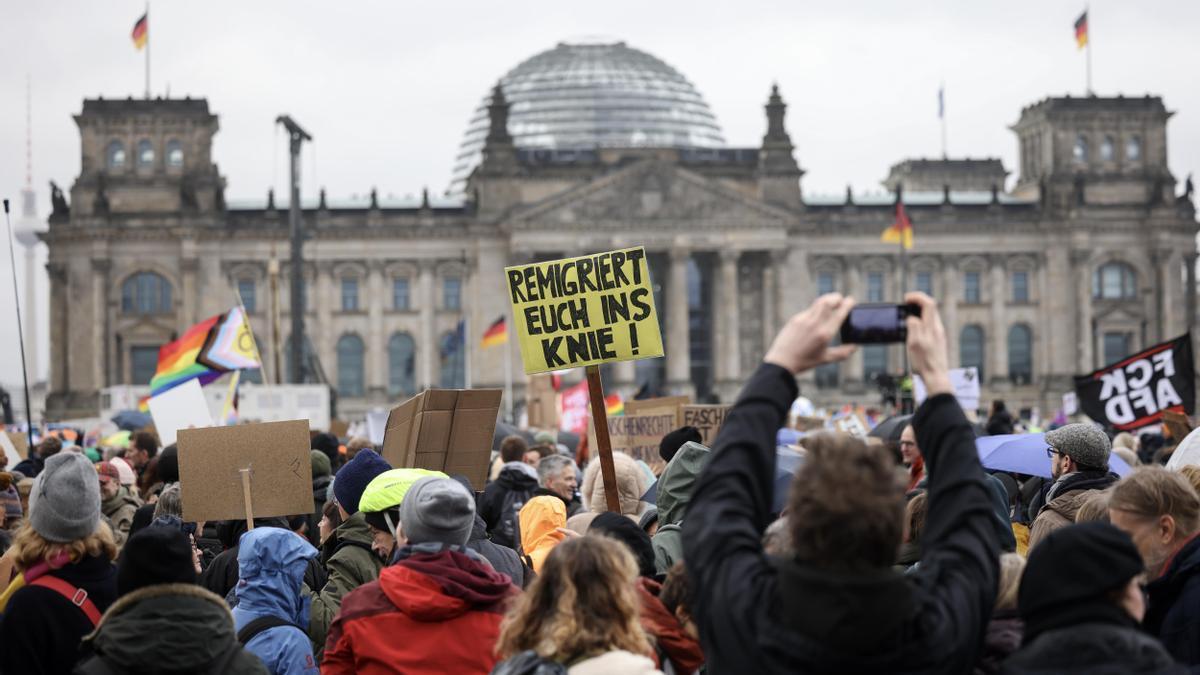 Más de 150.000 personas se manifiestan en Berlín contra la ultraderecha.