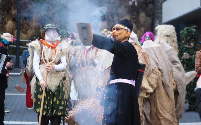 Lanzamiento del cohete para anunciar el inicio de la Koko-Dantzak.