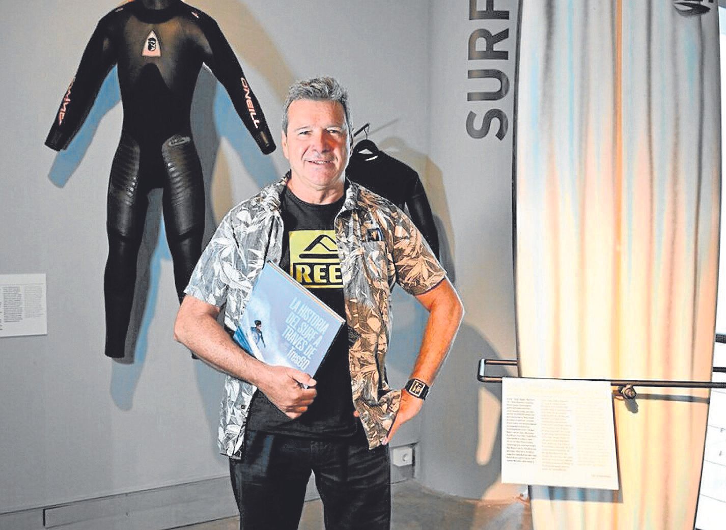 El experto en surf Javier Amezaga, comisario de la muestra de surf del Itsasmuseum de Bilbao.