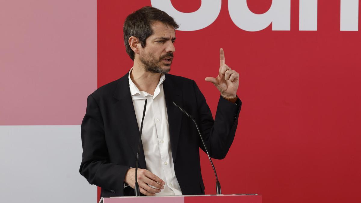 El portavoz de Sumar, Ernest Urtasun, durante la rueda de prensa.