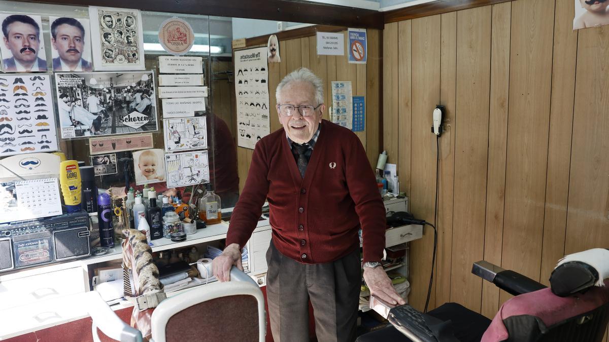 Ramón Bruño, en su peluquería de Barcelona.