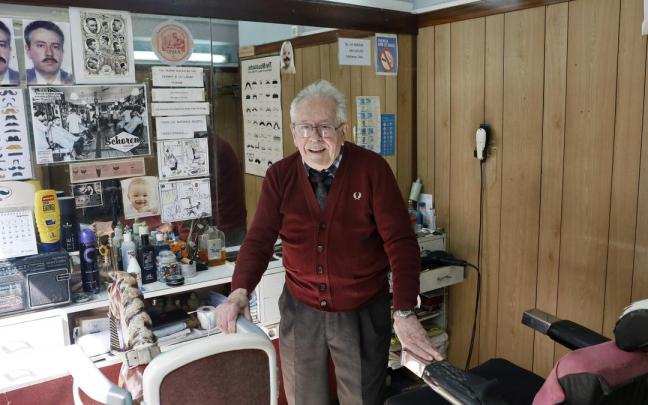 Ramón Bruño, en su peluquería de Barcelona.