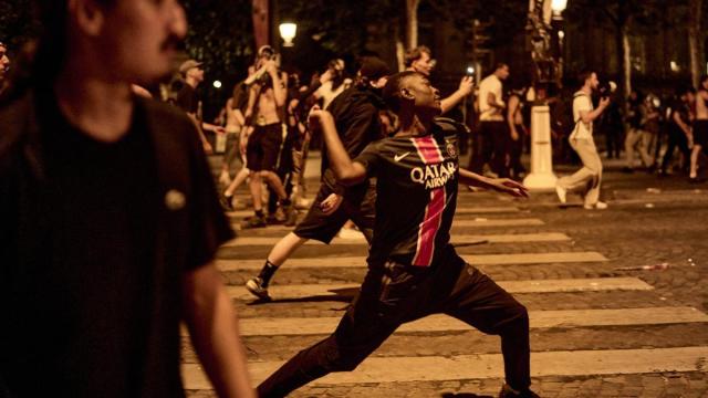 En imágenes: Un muerto, 276 heridos y casi 800 detenidos durante las celebraciones del PSG en Francia