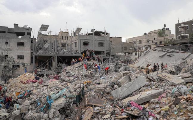 7.326 personas han muerto en Gaza por los bombardeos israelíes, 3.038 son niños