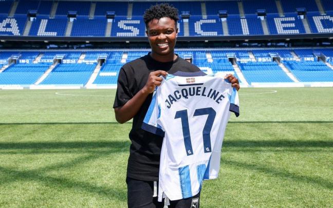 La Real Sociedad ha fichado a la centrocampista ghanesa Jacqueline Owusu para las dos próximas temporadas. La nueva jugadora txuri-urdin nació el 12 de junio de 2002, ha militado en el Emek Hefer israelí durante los dos últimos años y es internacional con la selección de Ghana.