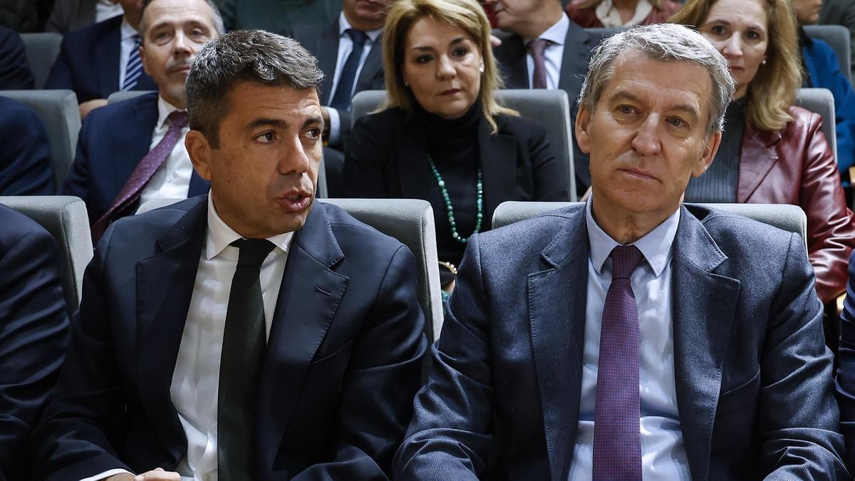 Alberto Núñez Feijóo junto a Carlos Mazón