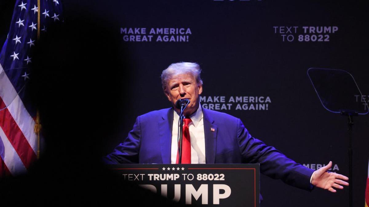 Trump interviene en un acto electoral en Iowa.
