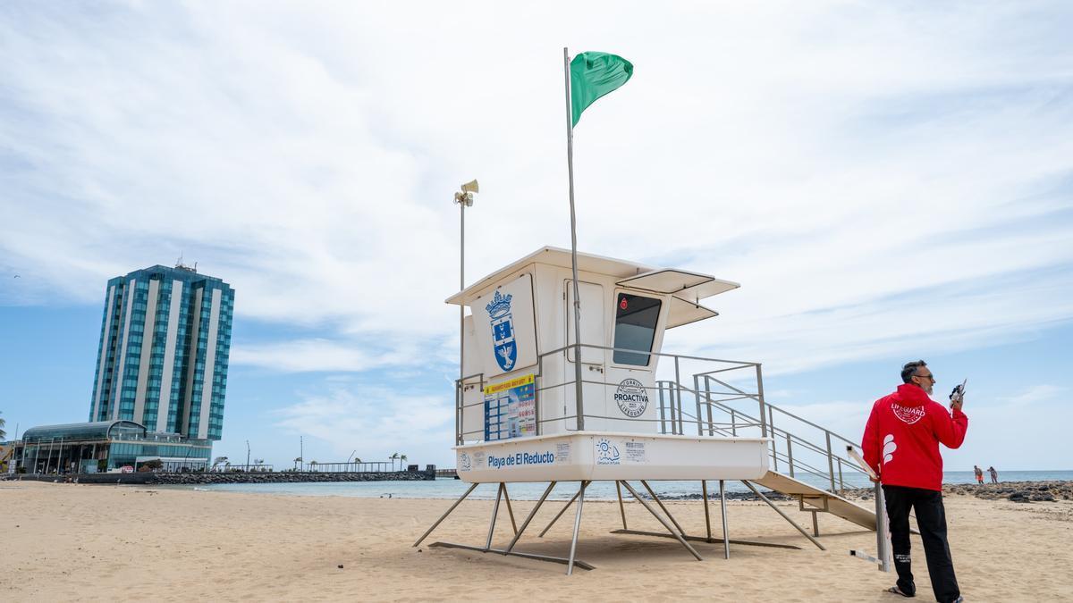 Puesto de socorrismo en la playa de El Reducto (Lanzarote).