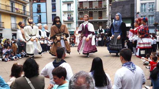 El encuentro de gigantes del domingo es una de los muchos atractivos que oferta Deba este fin de semana.