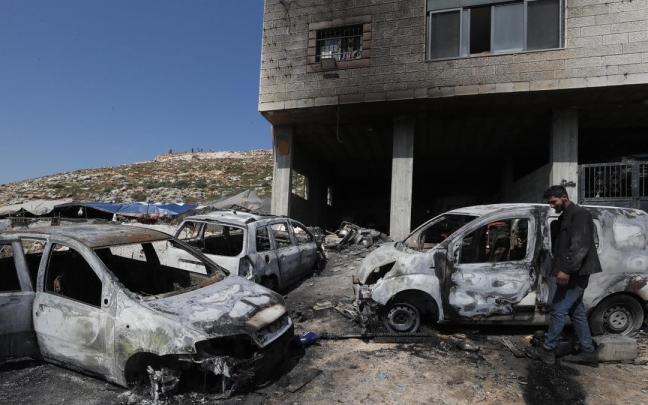 Estado en el que ha quedado la aldea palestina atacada por colonos judíos tras la desaparición del niño. / EFE Estado en el que ha quedado la aldea palestina atacada por colonos judíos tras la desaparición del niño.