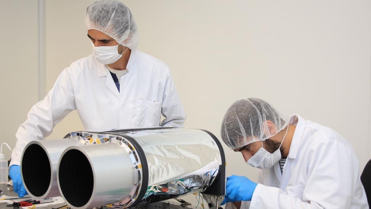 Trabajadores de la companía aeroespacial vasca Satlantis en una imagen de archivo.