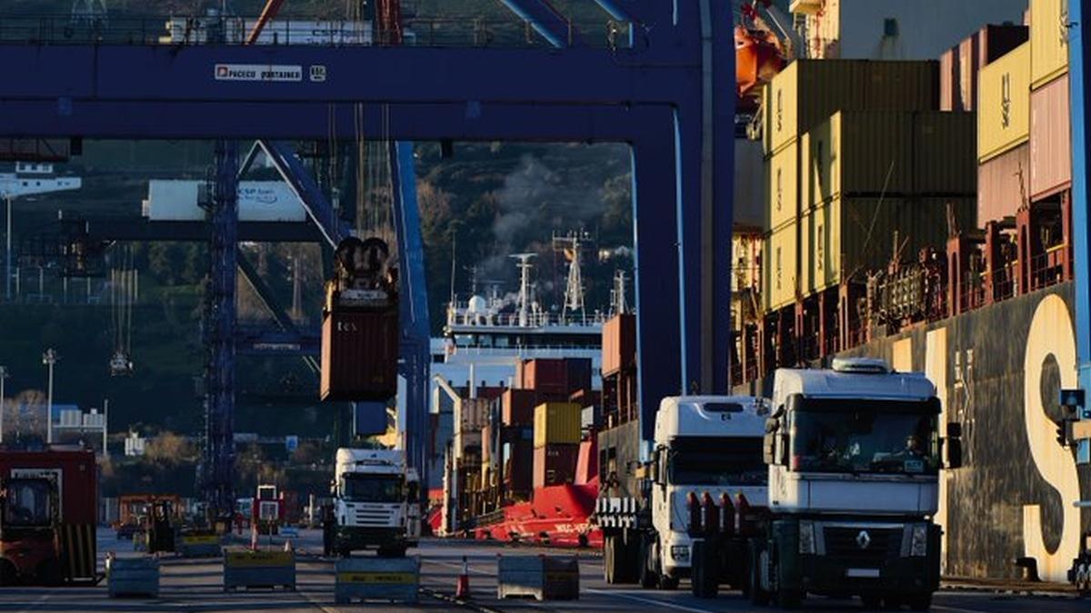 Imagen del Puerto de Bilbao en plena actividad. / BILBAOPORT