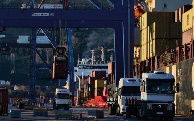 Imagen del Puerto de Bilbao en plena actividad. / BILBAOPORT