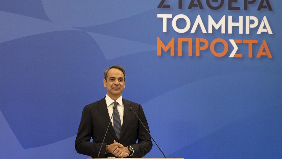 El primer ministro griego y líder de Nueva Democracia, Kyriakos Mitsotakis, durante su discurso en la sede de su partido tras las elecciones.