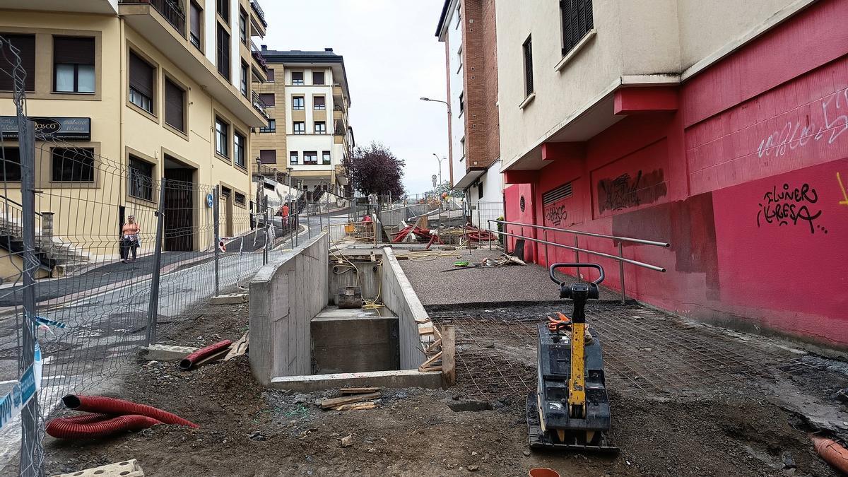 Obras para colocar las rampas mecánicas en Aranzubi.