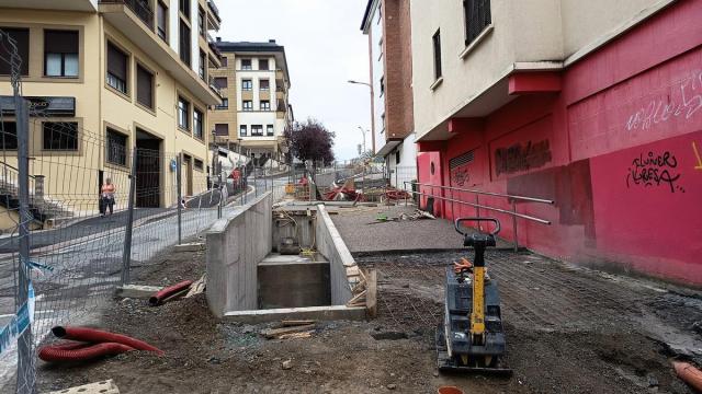 Obras para colocar las rampas mecánicas en Aranzubi.