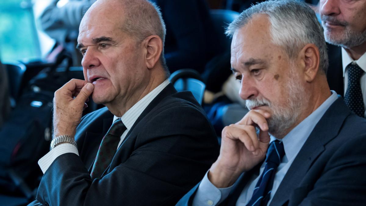 Los expresidentes de la Junta de Andalucía, Manuel Chaves y José Antonio Griñán.