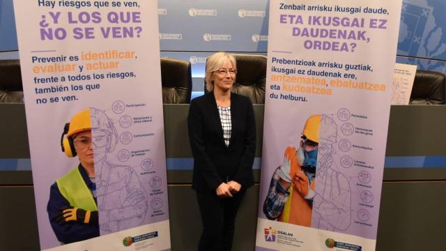 La directora de Osalan, Lourdes Íscar, en el acto de lanzamiento de la campaña