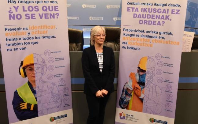 La directora de Osalan, Lourdes Íscar, en el acto de lanzamiento de la campaña