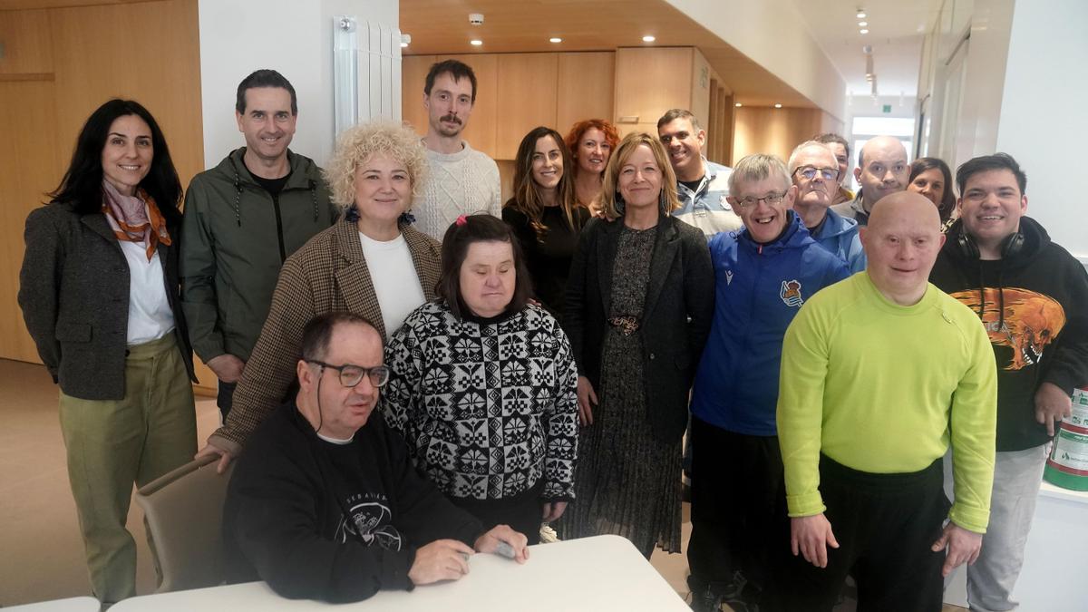 Usuarios y representantes de Goyeneche, Diputación y Ayuntamiento