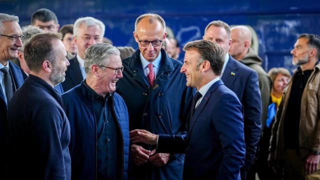 El primer ministro británico, Keir Starmer; el canciller alemán, Friedrich Merz; y el presidente francés, Emmanuel Macron, a su llegada a Kiev. / EP El primer ministro británico, Keir Starmer; el canciller alemán, Friedrich Merz; y el presidente francés, Emmanuel Macron, a su llegada a Kiev.