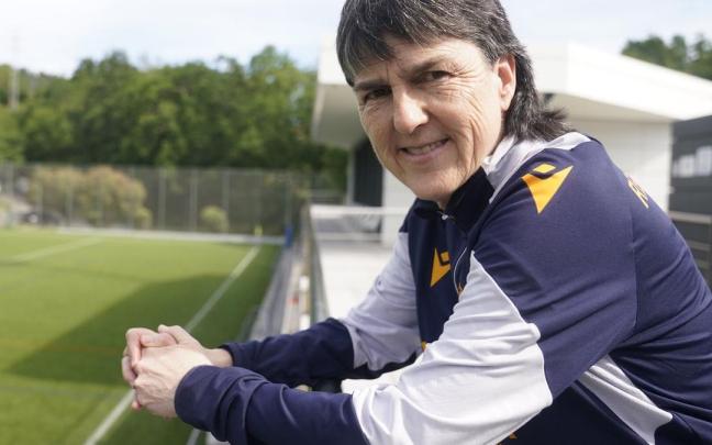 Garbiñe Etxeberria, directora deportiva de la sección femenina de la Real, en Zubieta. / RUBEN PLAZA