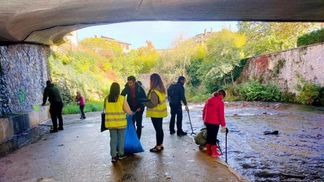 Limpieza del río Mañaria