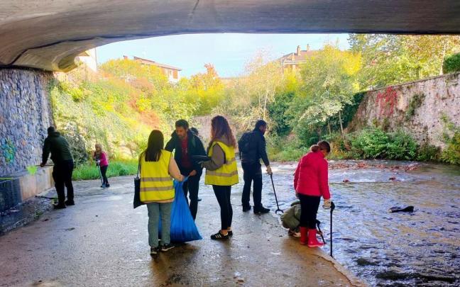 Limpieza del río Mañaria