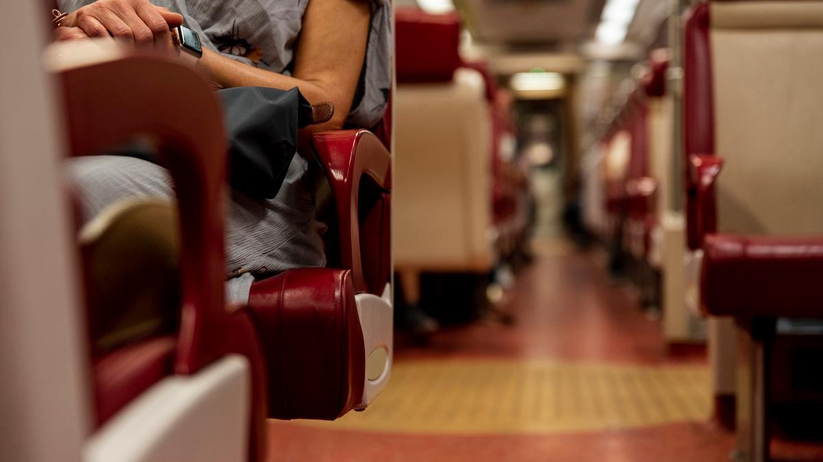 Interior de un vagón de tren.