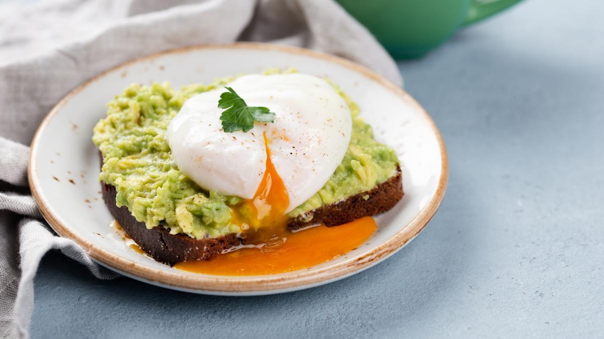 Tostada de aguacate y huevo escalfado