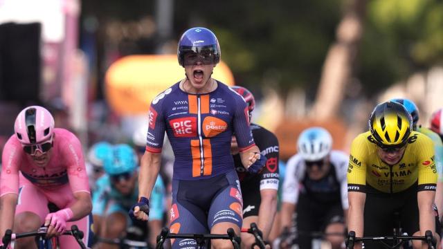 Van Uden festeja la victoria en Lecce. / Giro de Italia Van Uden festeja la victoria en Lecce.