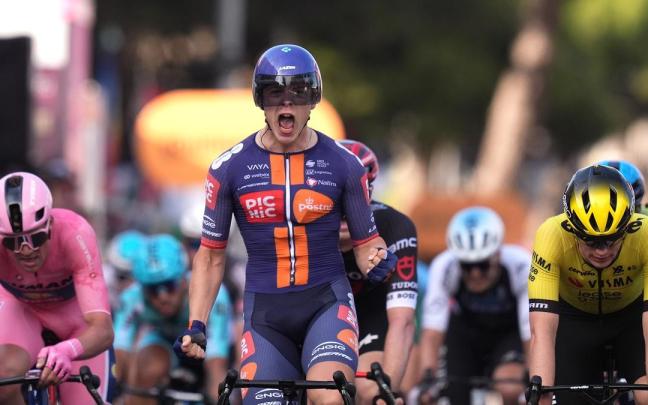 Van Uden festeja la victoria en Lecce.