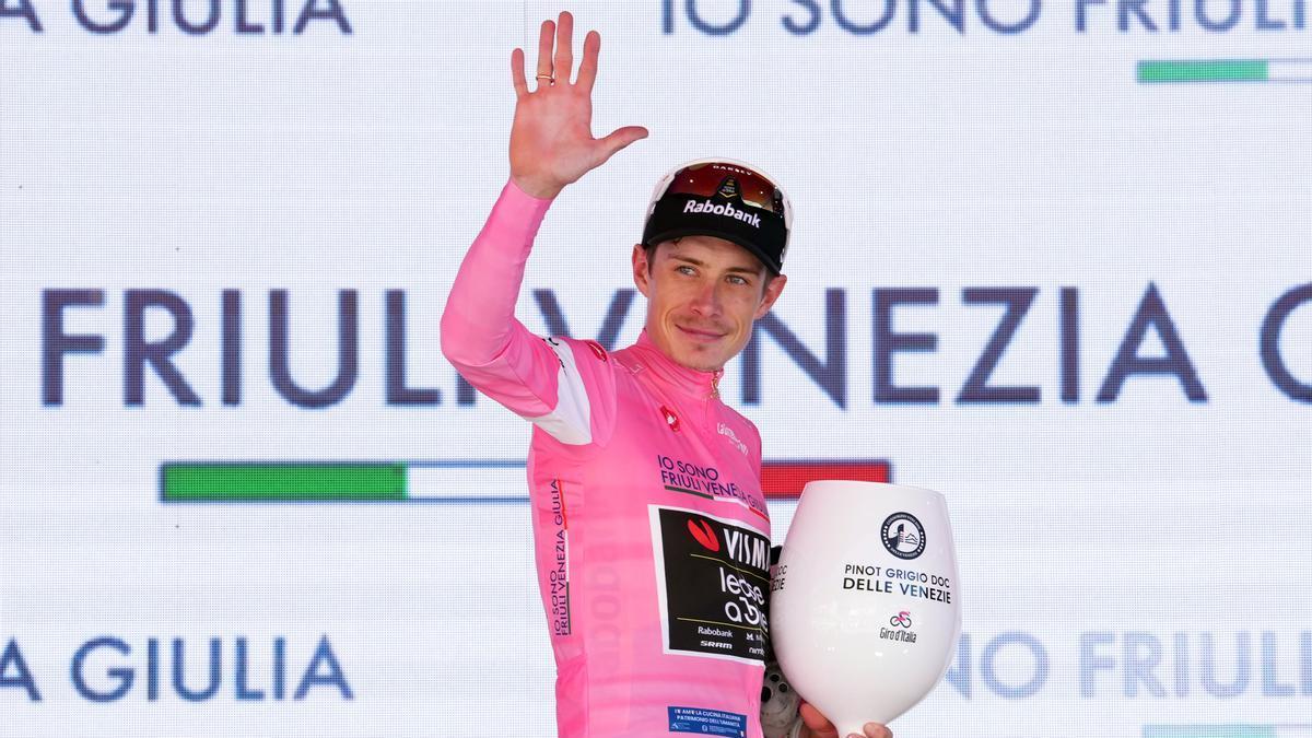 Vingegaard, de rosa tras su victoria.