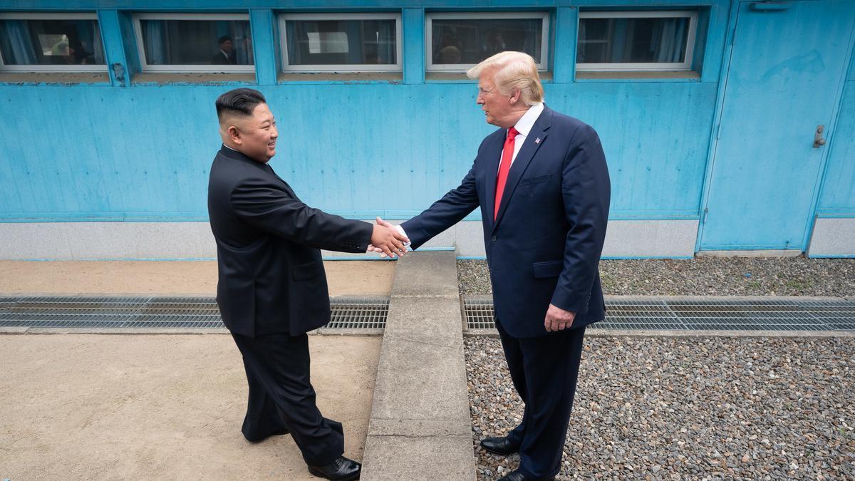 Los presidentes de Corea del Sur y EE.UU., Kim Jong Un y Donald Trump, en una foto de archivo.