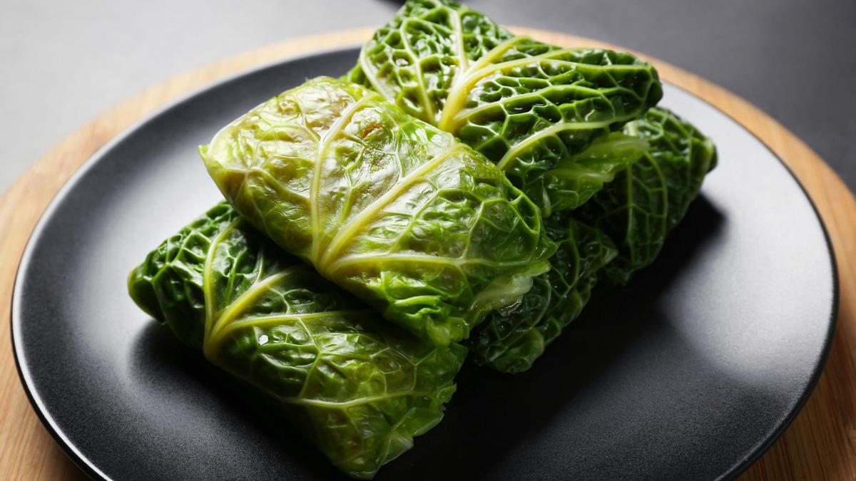 Rollitos de berza, en este caso rizada.