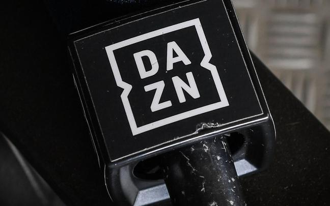 Imagen de un micrófono de DAZN