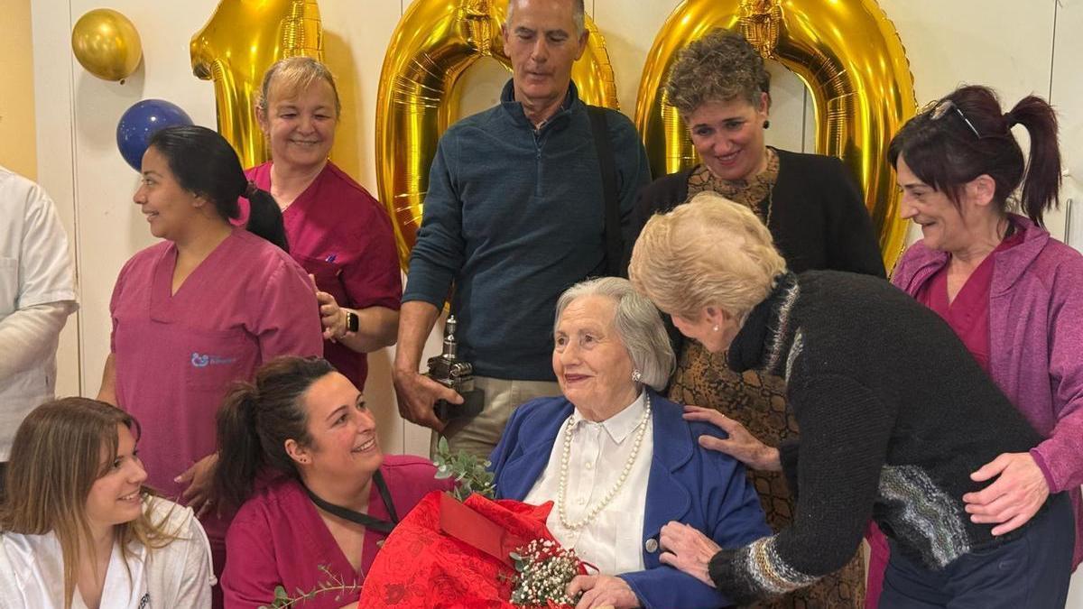 Pantxike ha disfrutado de sus 100 años con una animada celebración en la residencia San Lázaro.